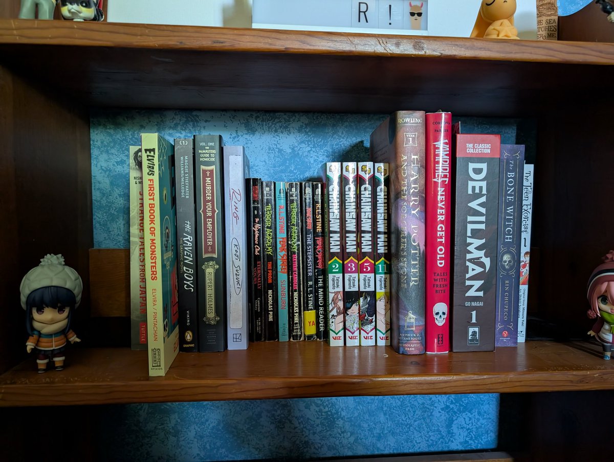 becca_lipp's tweet image. Here&apos;s my TBR for next month ^w^ #tbr #spookyread