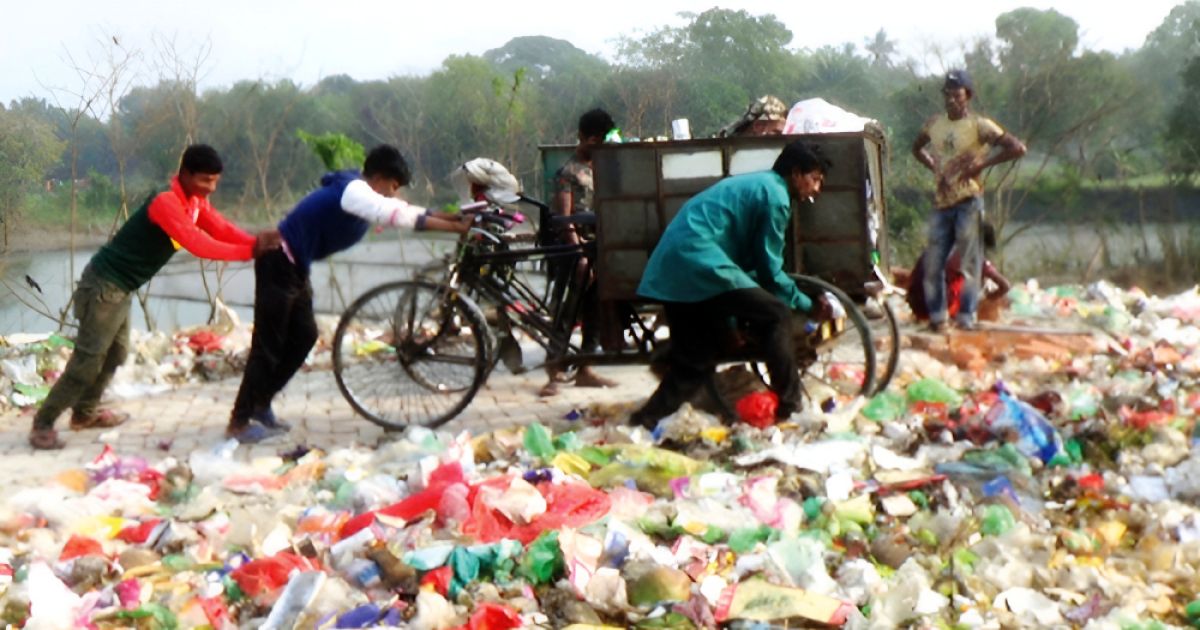 নড়াইলে ময়লার ভাগাড়ের দুর্গন্ধে অতিষ্ঠ গ্রামবাসী, স্থান পরিবর্তনের দাবি
