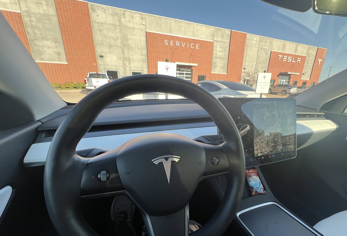 Took new-to-me 2022 Model 3 to #Tesla Service few hours away in Des Moines yesterday. I worked at coffeeshops after they gave me prior-gen Model Y loaner. They then ended up keeping it to do front laterals/compliances, driver seat squeak fixes, etc. under warranty. Also, missing