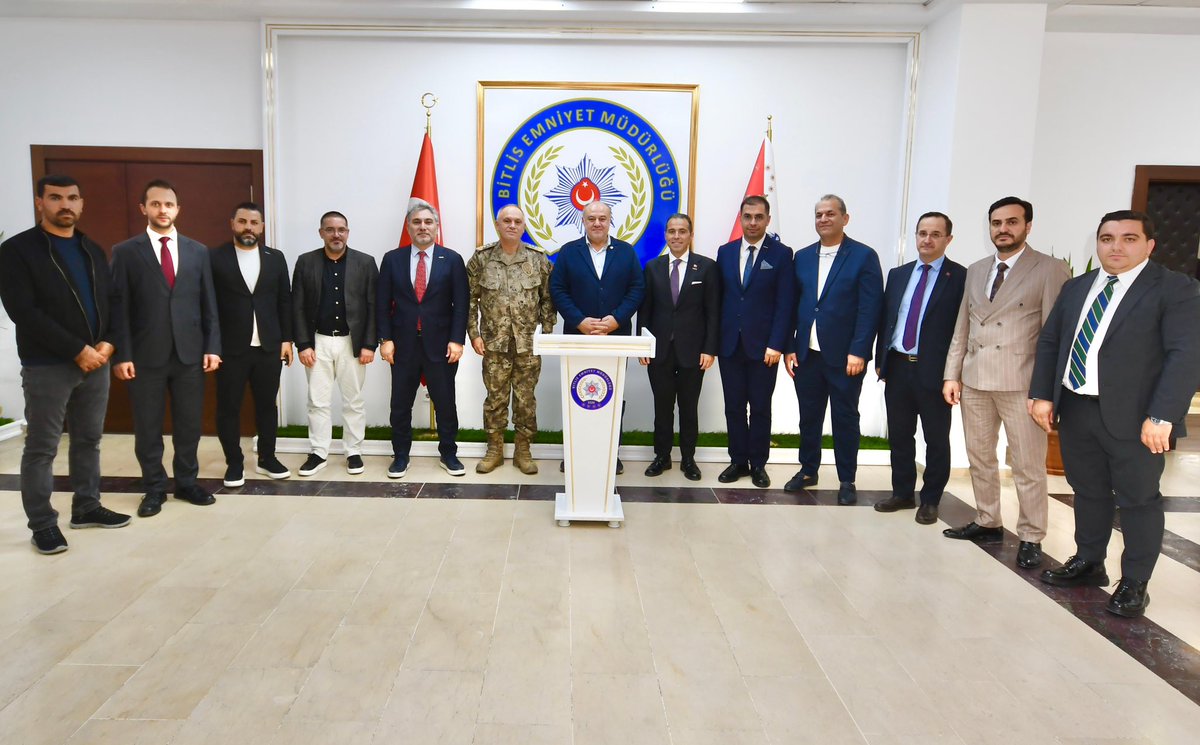 Bitlis Emniyet Müdürümüz Sayın Koray Şensoy Beyefendi’ye; İstanbul’dan İlimize teşrif eden Kıymetli Dostlarımız ile hayırlı olsun ziyaretinde bulunduk. 
Nazik ev sahipliğinden ötürü Kıymetli Büyüğümüze teşekkürlerimizi sunuyoruz 👏