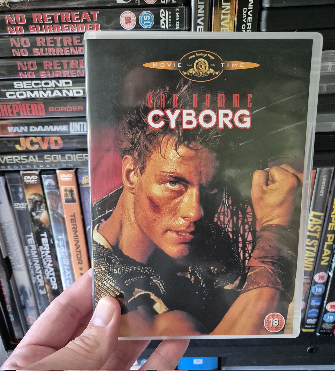 BadMovieCult's tweet image. #fromthevaults
Cyborg (1989)

Last few days before I flick the switch to full on Horror Month, so I thought I'd revisit this @JCVD flick from the late #albertpyun &amp;amp; #cannon &amp;amp; it brought back many memories of my VHS days

#cyborg #80sactionmovies #jcvd #physicalmedia