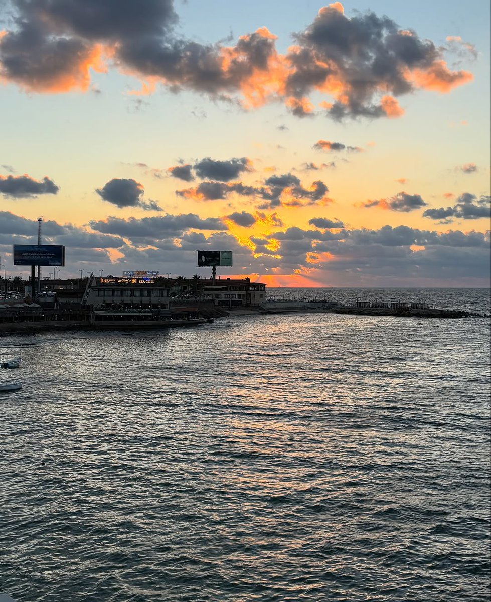 ﴿ وَزَيَّنَّاهَا لِلنَّاظِرِينَ ﴾.
Sunset in Alexandria on September 27📍