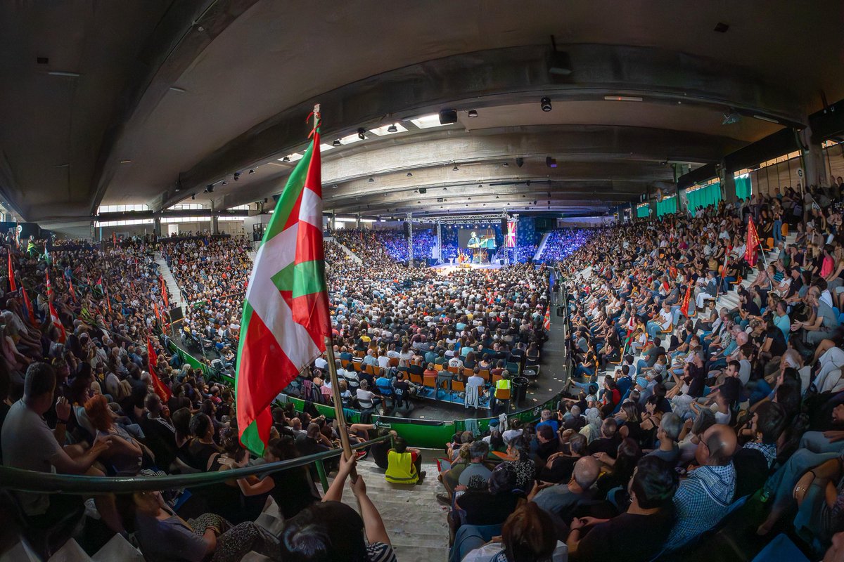 Ondo lotuta utzi zutena askatzeko garaia da. Herri hau askatzera lotu garenon garaia da. Gure garaia da.

Ezin izan zenuten, ezin duzue eta ezin izango duzue.

Gora Euskal Herria askatuta!✊🏼