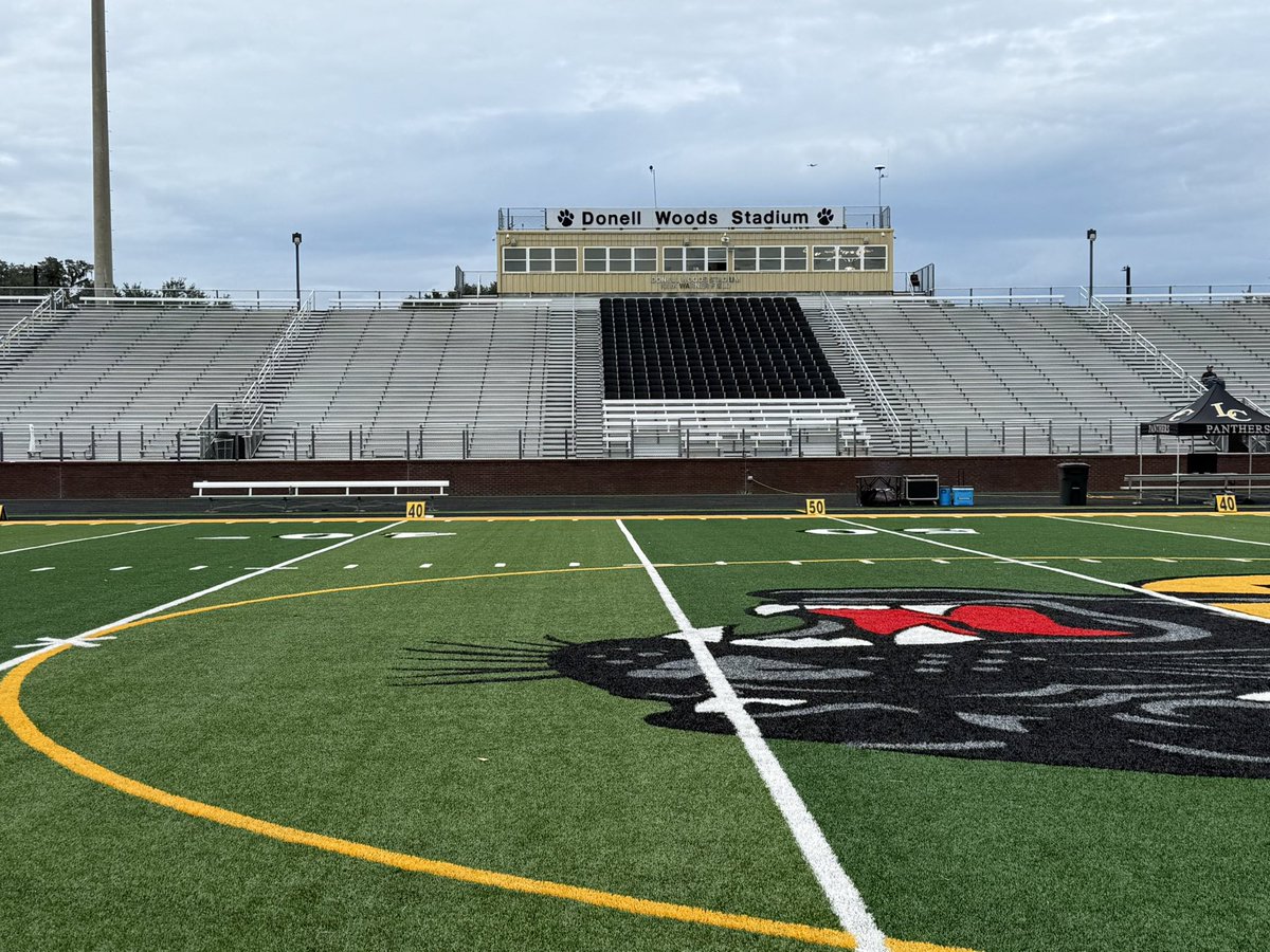 RandomSportsGem's tweet image. Donell Woods Stadium at Liberty County High School in Hinesville, Georgia.