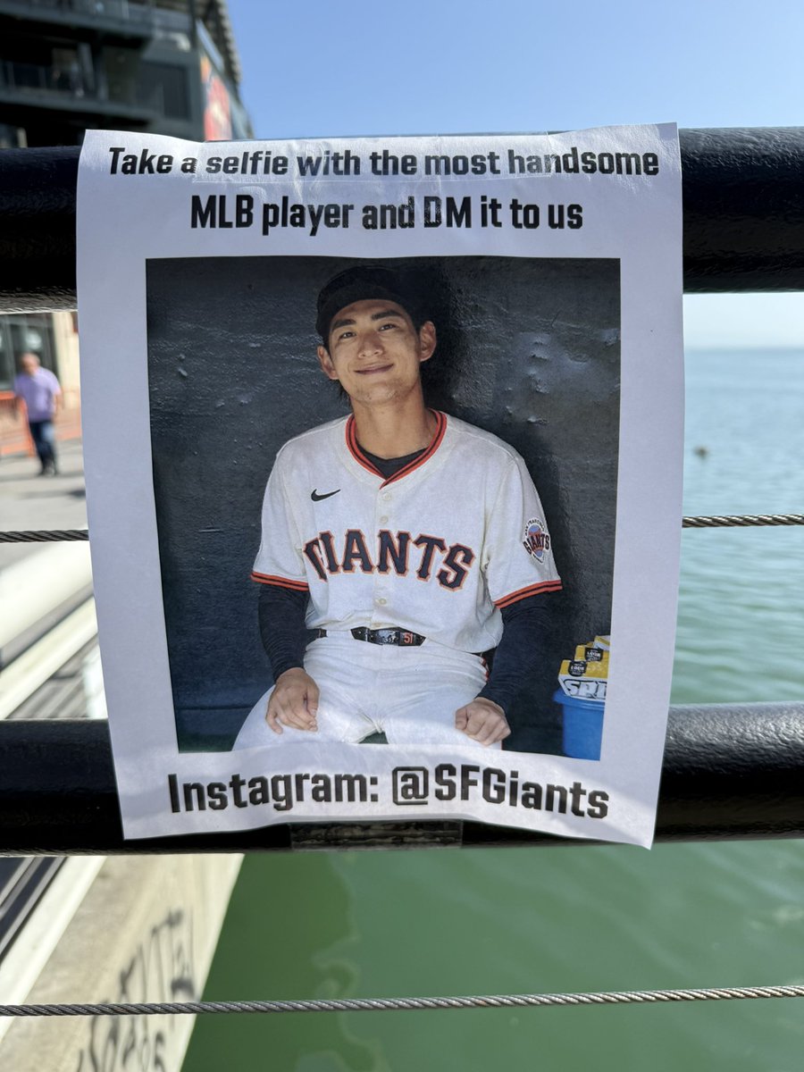 재밌는 벽보가 나붙었네요…