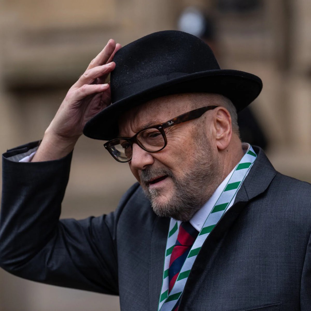 ali_naka's tweet photo. George Galloway, veteran MP and leader of the Workers Party, was DETAINED at Gatwick under the UK TERRORISM ACT after returning from Moscow

Counter-terror police also stopped his WIFE

Comes amid a wider climate of political persecution in Britain! @georgegalloway 

This must be condemned by all progressives