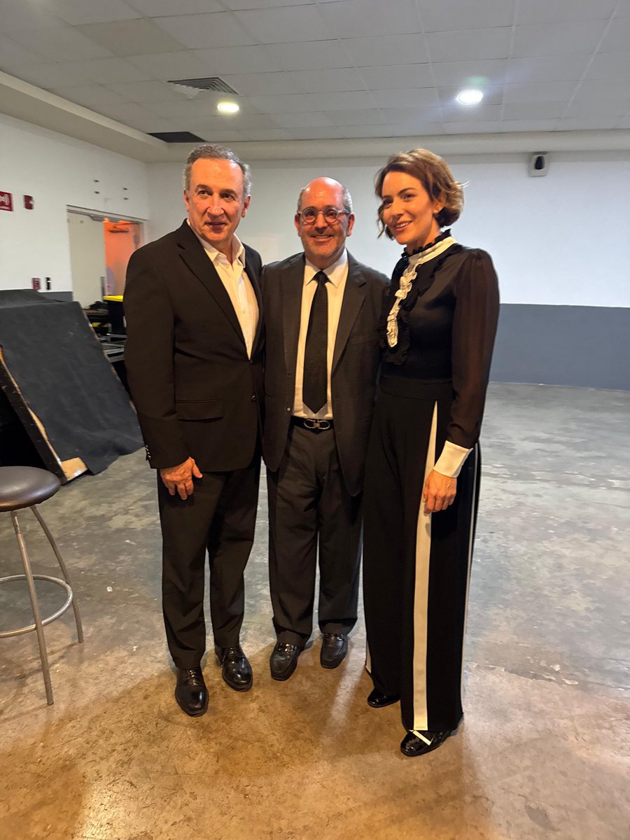 ¡Qué noche tan honda y luminosa vivimos en San Luis Potosí! Celebramos 40 años del Bufete de la Garza honrando a mi padre: disciplina, esfuerzo, honestidad, rectitud. Una firma perdura cuatro décadas cuando hace de esos valores su partitura diaria y del servicio a sus clientes