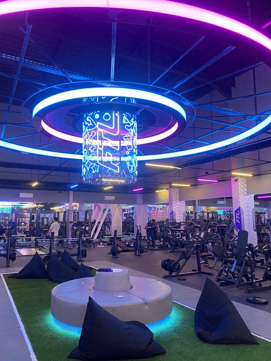 new club oke juga cuma masih bau cat bgt!🤏😖