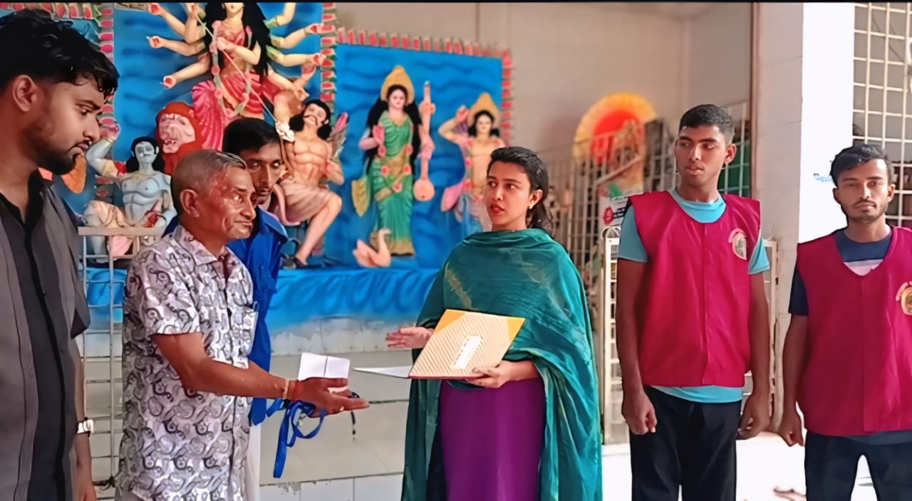 হোসেনপুরে পূজামণ্ডপ পরিদর্শন করলেন ইউএনও