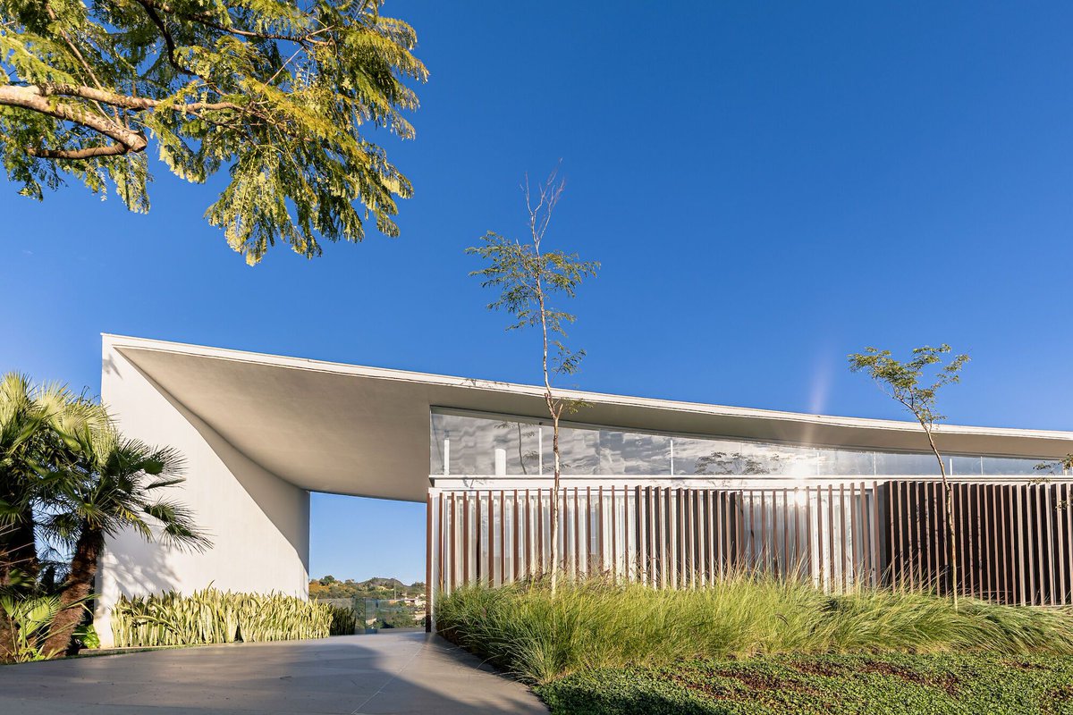 Archello's tweet photo. Linho House by @arquitetro in Nova Lima unfolds like fabric in architecture: a curved concrete roof evokes cloth in motion, while a slate-clad base anchors it to the terrain.
https://t.co/8IJrdzJxyf
#ConcreteDesign #SlateArchitecture #MaterialPoetics https://t.co/9gjJxmBPGH
