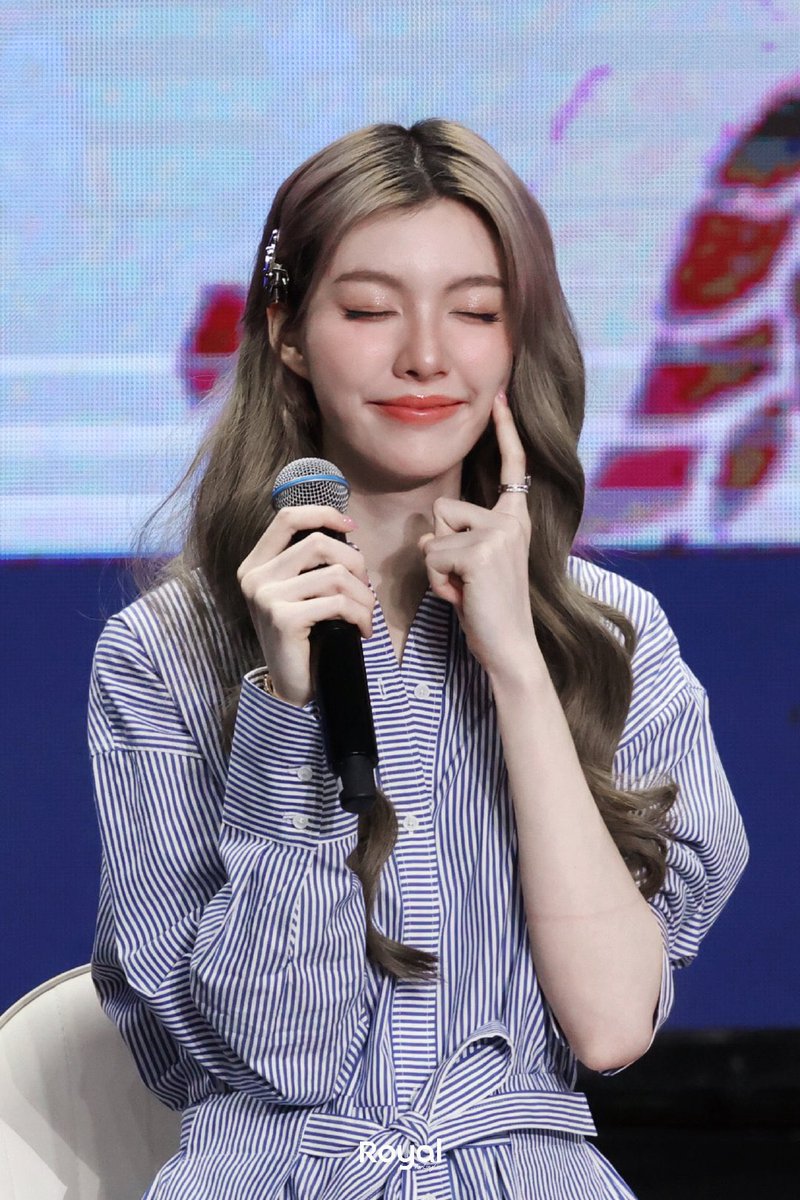 LuckyToMeetOrm's tweet image. Three months ago today, I first met Orm in Chongqing. Looking back now, it still feels so unreal! I miss that day so much.🥹❤️
cr：watermark🫶🏻

#Ormkornnaphat #ออมกรณ์นภัส @ormmormm