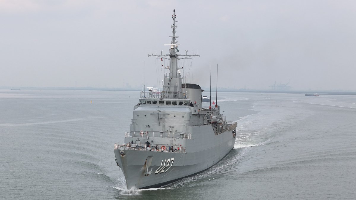 U 27 BNS BRASIL one the river Schelde after a port visit in Antwerp, next port of call, Oslo, Norway
<a href="/WarshipCam/">WarshipCam</a> 
<a href="/seawaves_mag/">SeaWaves Magazine</a>