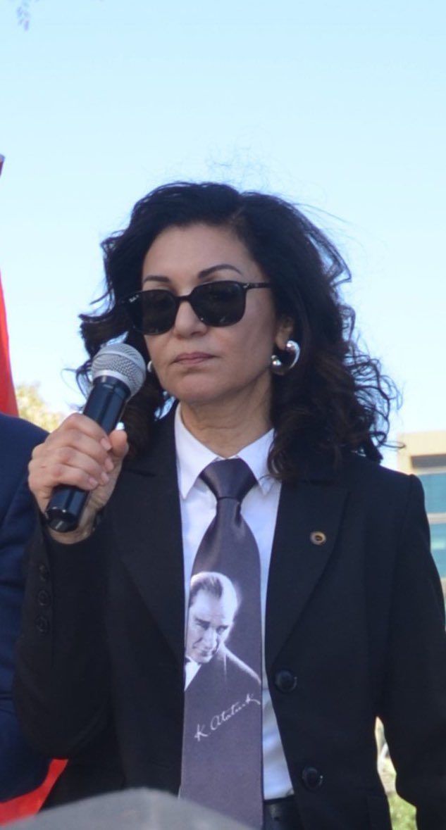 Kıbrıs'taki başörtüsü yasağının mimarların başında bu şahıs geliyor !

Vallahi sizinle ve zihniyetinizle ölümüne kutuplaşacağız ve mücadele edeceğiz !