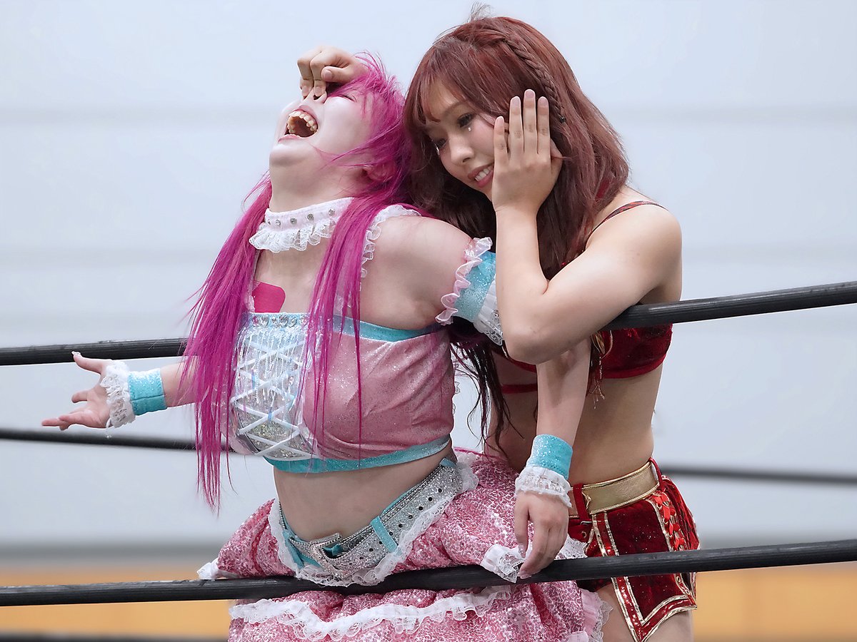 1222Dragonmoon's tweet image. 9.27 #逗子プロレス祭り2025⛵️
今回のようなイベントプロレスでは特に重要な意味合いを持つ第一試合に組まれた #しのせ愛梨紗🆚#稲葉あずさ 戦は、デビュー4年目の愛梨紗選手（#飛鳥プロレス＆#prhot ダブル所属）とデビュー3年目のあずさ選手（#pw_jto…