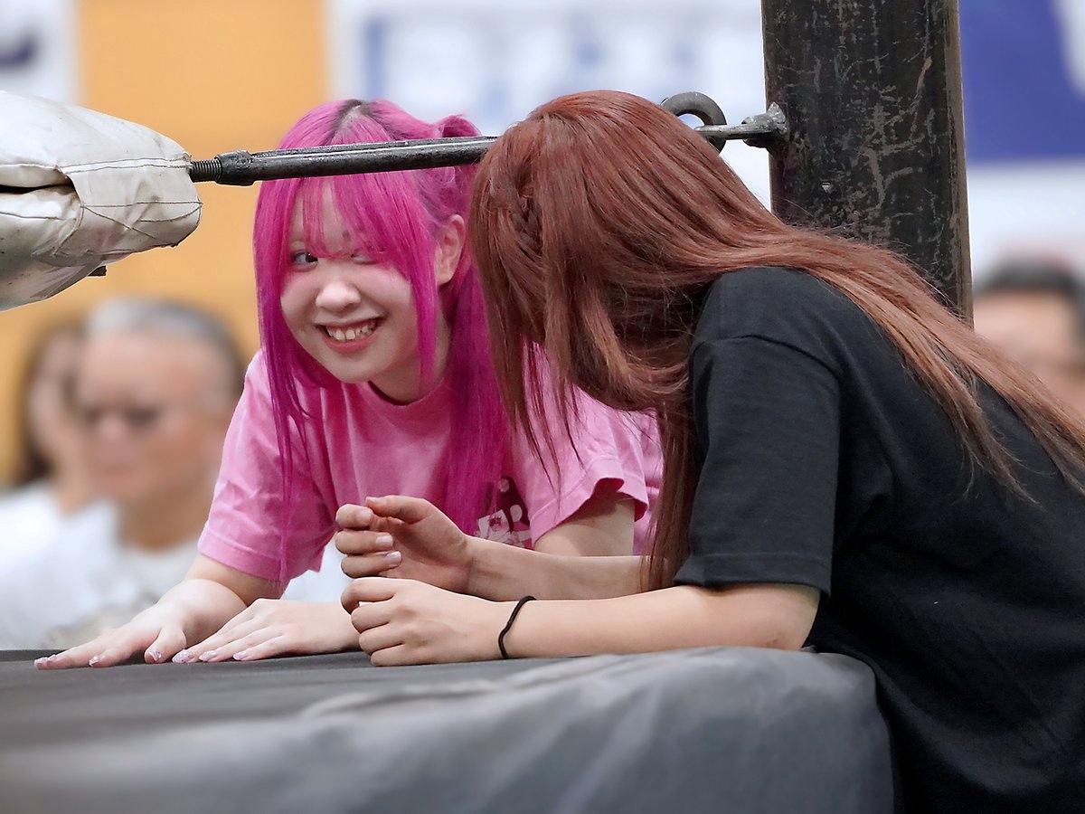 1222Dragonmoon's tweet image. 9.27 #逗子プロレス祭り2025⛵️
今回のようなイベントプロレスでは特に重要な意味合いを持つ第一試合に組まれた #しのせ愛梨紗🆚#稲葉あずさ 戦は、デビュー4年目の愛梨紗選手（#飛鳥プロレス＆#prhot ダブル所属）とデビュー3年目のあずさ選手（#pw_jto…