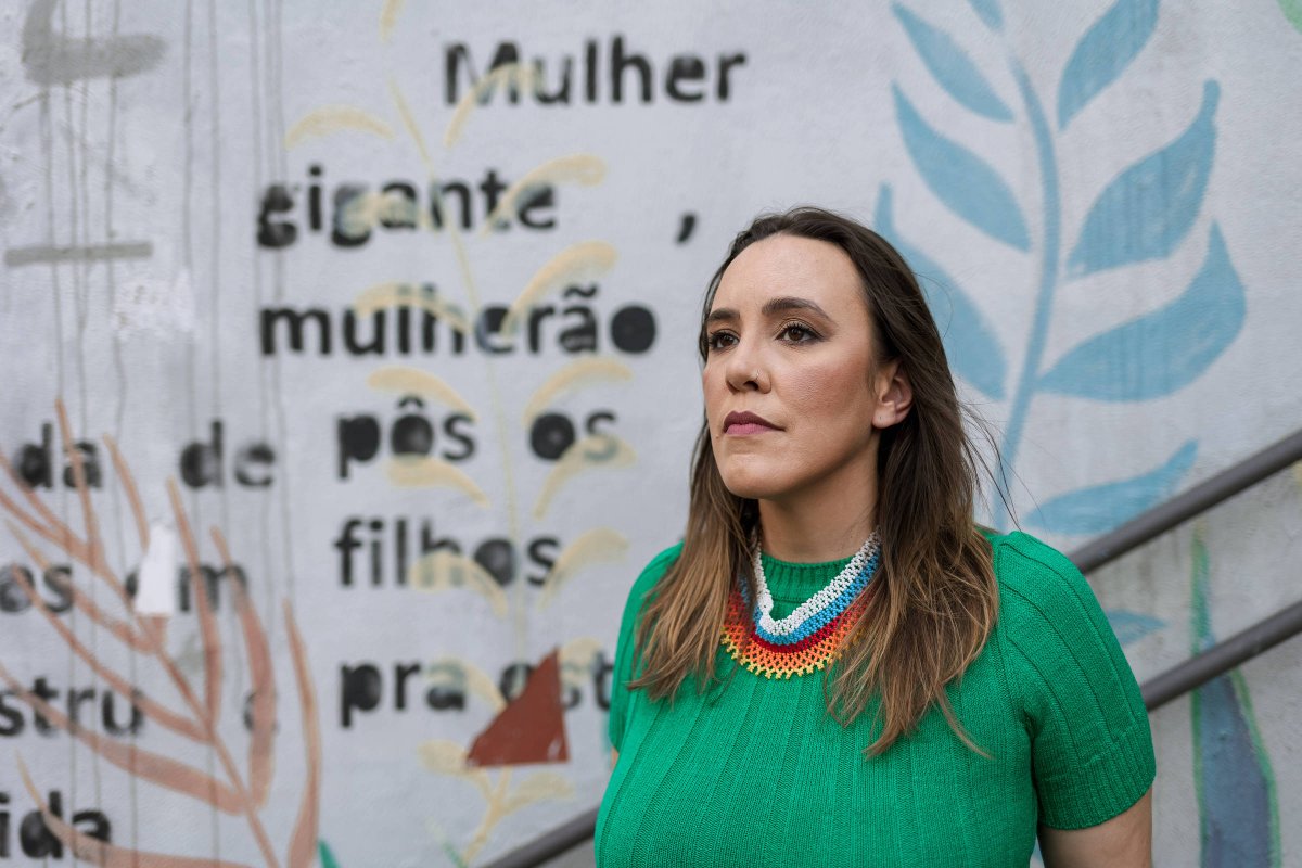 A presidenta do PSOL, <a href="/paulacoradi/">Paula Coradi</a>, teve o visto cancelado pelos EUA após ter participado da conferência do <a href="/DemSocialists/">DSA</a>. O governo Trump ataca todo o PSOL com este gesto, mas não nos intimida. Solidariedade à Paula, seguimos firmes na luta contra os ataques do imperialismo!