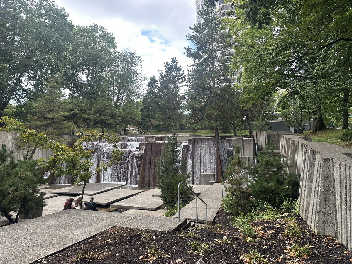 <a href="/gtconway3d/">George Conway ⚖️🇺🇸</a> The Keller fountain next to the Keller auditorium. Taking the grandkids there today to see the Lion King. 
We are - 
NOT #WarRavagedPortland