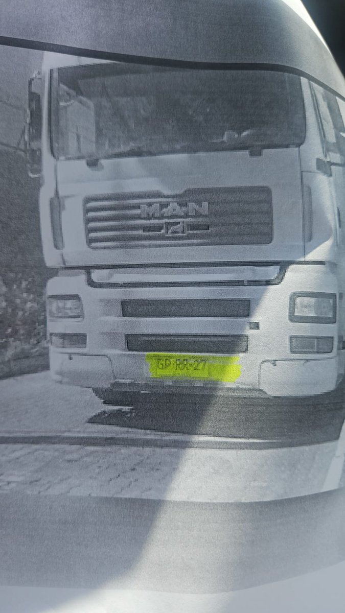 Nos robaron desde puerto columbo en san antonio un contenedor con resmas de papel importadas. 
Son con este logo .
Fácil de rastrear por que no hay mas en el país. 
Se las llevo un camión con patente clonada GP RR 27
Favor RT