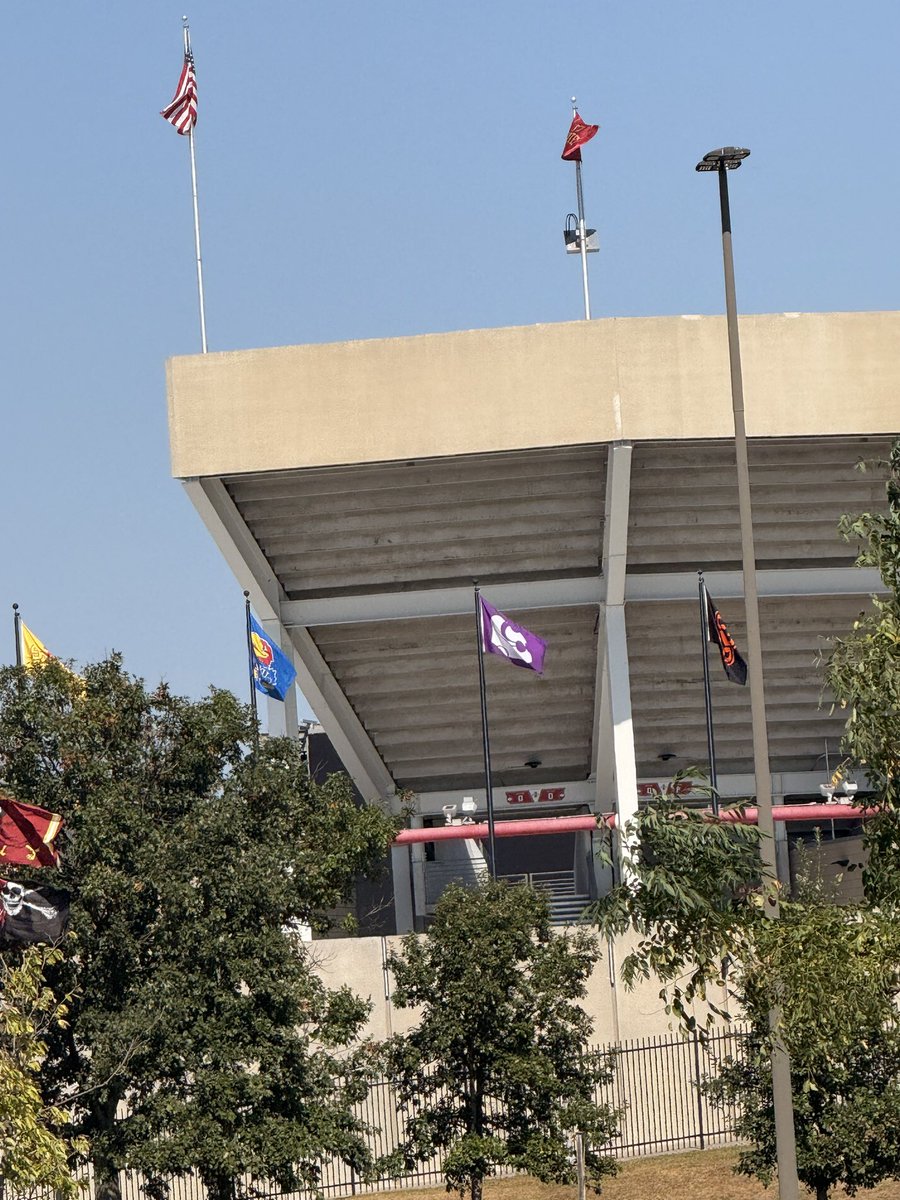 Allen_Phil_413's tweet photo. Was this on accident or on purpose @CycloneATH 👀👀Asking for a friend😅 https://t.co/eJqNITurRZ