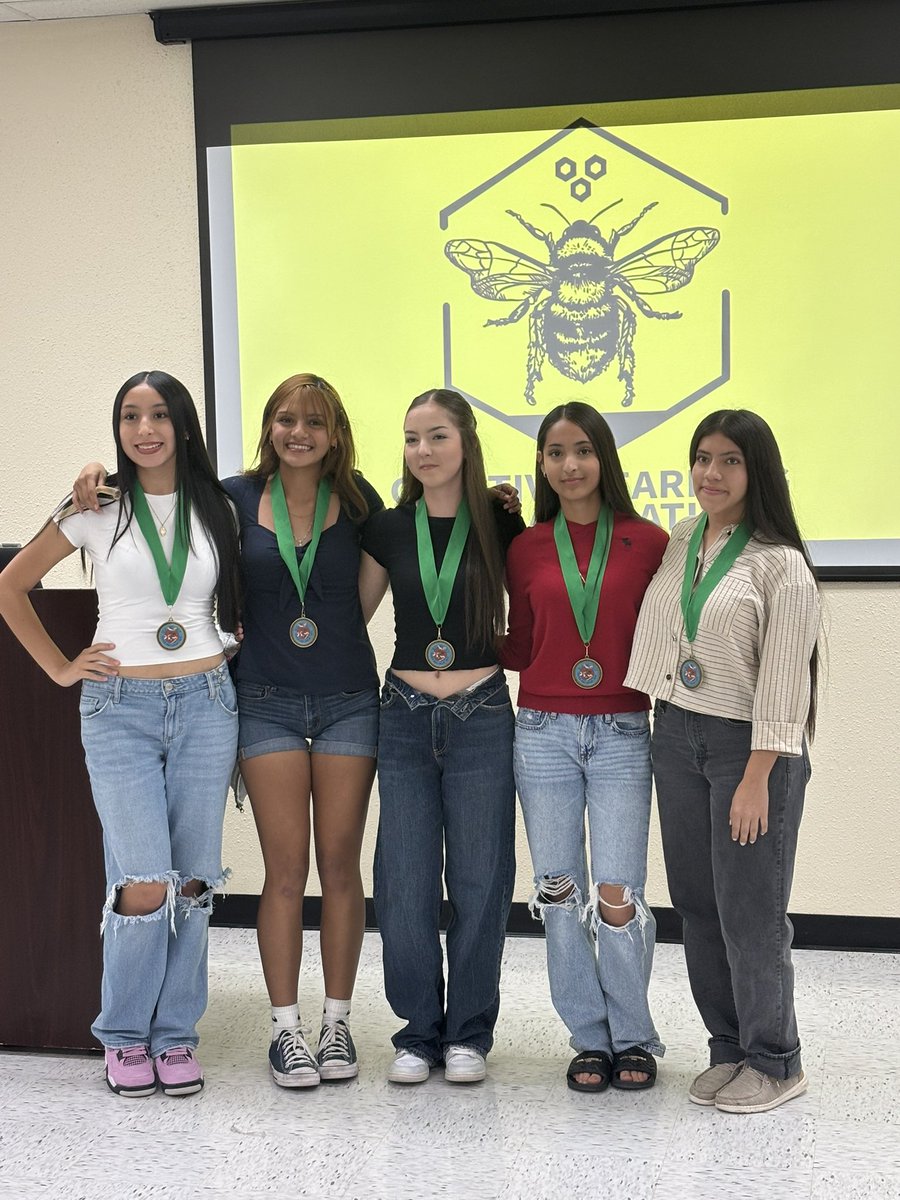 aluna0707's tweet image. Finished the 1st Quarter of the school year with GT Q-BEC Champions 🏅 ELISA lab testing 🧪 🧫 🥼 and an eventful fire drill that included the use of our first aid bag⛑️ (nose bleed) #drlunasclass #SEHStheBest #FirstAidSkills #PLTWclassroom #GTchamps #IAmTired 😜