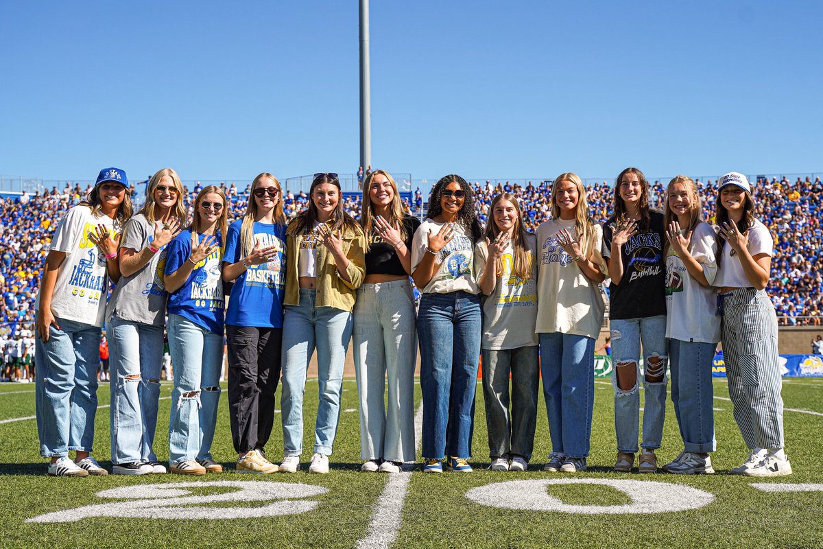 GoJacksWBB's tweet photo. Summit League Champs in the house 🥳

#GoJacks 🐰 https://t.co/J18h1x9LB4