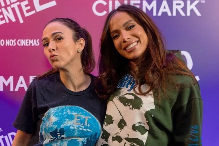 conservadoreson's tweet photo. Enquanto Trump declara o Antifa como grupo terrorista nos EUA, celebridades brasileiras como Anitta e Tatá Werneck promovem o movimento antifascista nas redes. @SecRubio @EmbaixadaEUA @BolsonaroSP @realpfigueiredo 
https://t.co/vvv0pTrda6 https://t.co/utLCQVGGjt