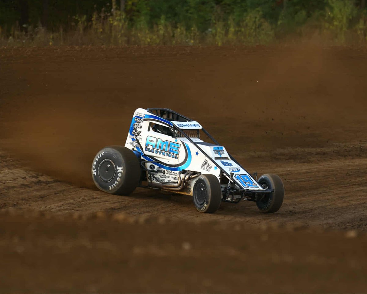 𝐍𝐞𝐰 𝐓𝐫𝐚𝐜𝐤 𝐑𝐞𝐜𝐨𝐫𝐝! 👊

<a href="/mitchelmoles01/">Mitchel Moles</a> puts his name in the record book as the USAC <a href="/AMSOILINC/">AMSOIL INC</a> National Sprint track record holder at <a href="/butler_speedway/">Butler Motor Speedway</a> (14.139).

That's quick time #13 for Moles, two shy of the USAC <a href="/AMSOILINC/">AMSOIL INC</a> National Sprint Car single season mark.