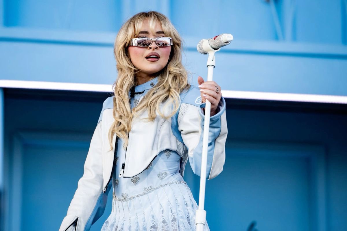 my_ers_ortega's tweet image. Starstruck 🌟– #Livbrina AU
 
A jovem Olívia Rodrigo viaja para Los Angeles com a intenção de visitar seus avós. Já sua irmã, porém, tem outro objetivo: realizar o sonho de conhecer Sabrina Carpenter, a cantora do momento e queridinha dos paparazzis- alguém que Olívia não suporta