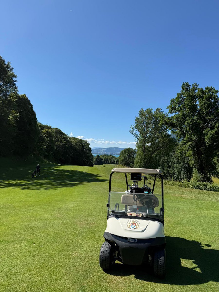 The coach said that my swing was like Tiger Woods'. He was talking about the tiger in "Winnie the Pooh🐯