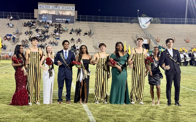 BuchholzHigh's tweet photo. ✨ Friday Night Lights + a Bobcat WIN! ✨
Our Homecoming game was a huge success and such a great night for the Bobcat community. 💛🐾🖤
#BHSPride #BobcatWin #Homecoming2025 https://t.co/ZqYFK6Tyej