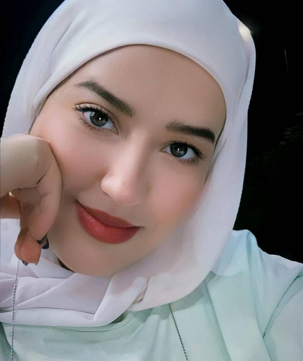 لا إعجاب أو متابعه  لأنني لست  عاريه؟