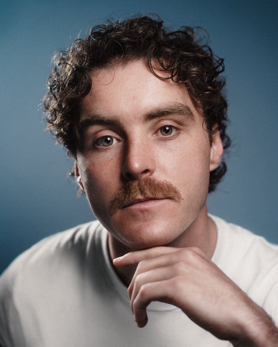 Árón Holden tweet media