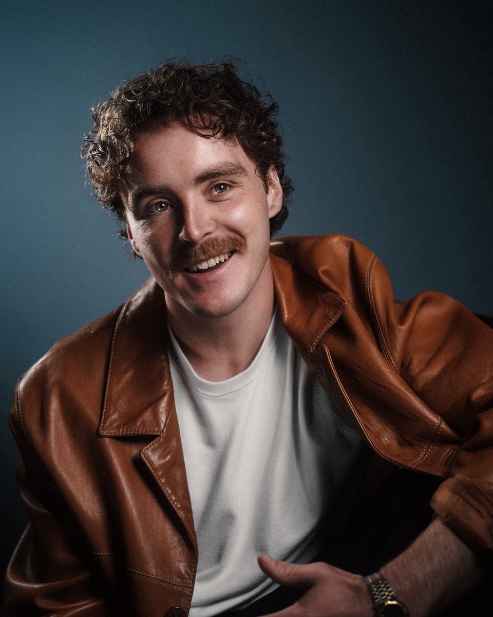 Árón Holden tweet media