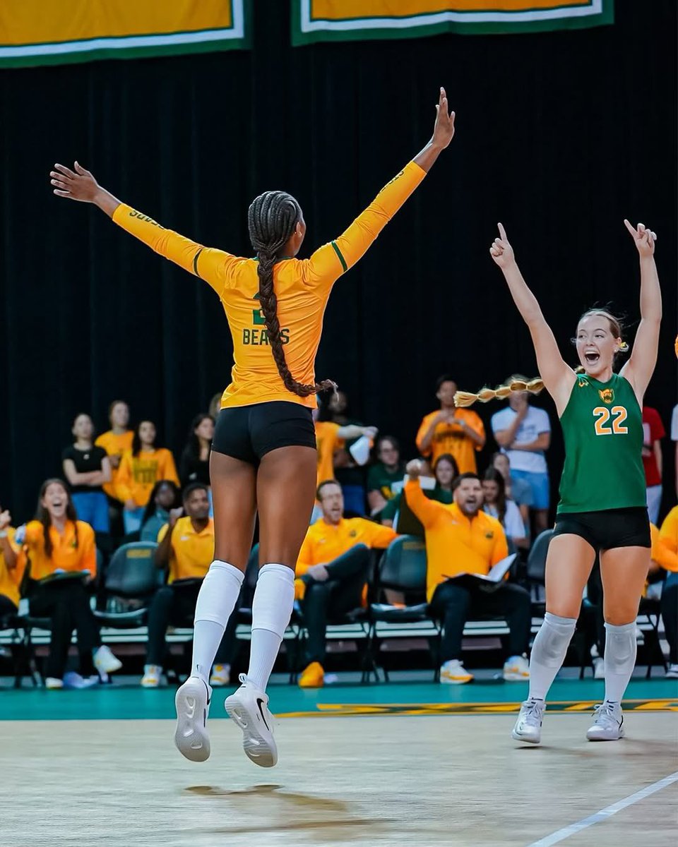 That upset win energy 🙌

#NCAAWVB x 📸 <a href="/BaylorVBall/">Baylor Volleyball</a>