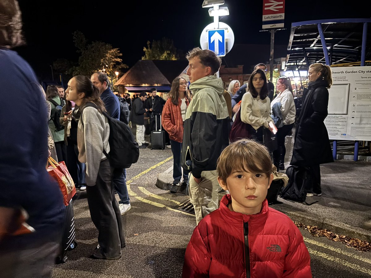 RadalWid's tweet photo. Chaos at letchworth station. No staff to be seen. Not fun with a 9 year old! https://t.co/XK6w8wIWbx