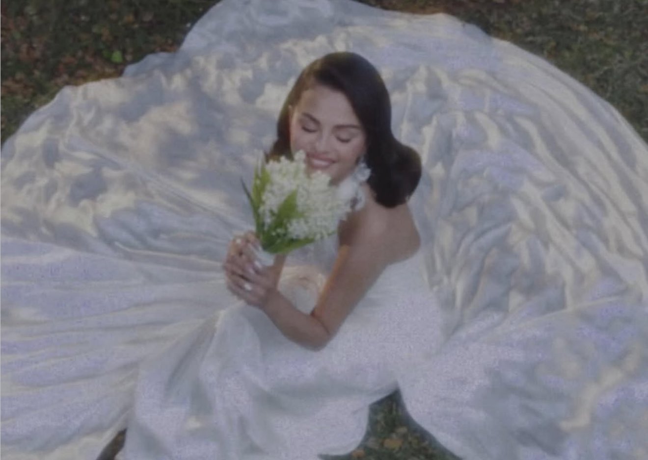 G146F0Hb0AI1aJh?format=jpg&name=large Sweet Moments From Selena Gomez and Benny Blanco’s Fairytale Wedding Melt Fans’ Hearts