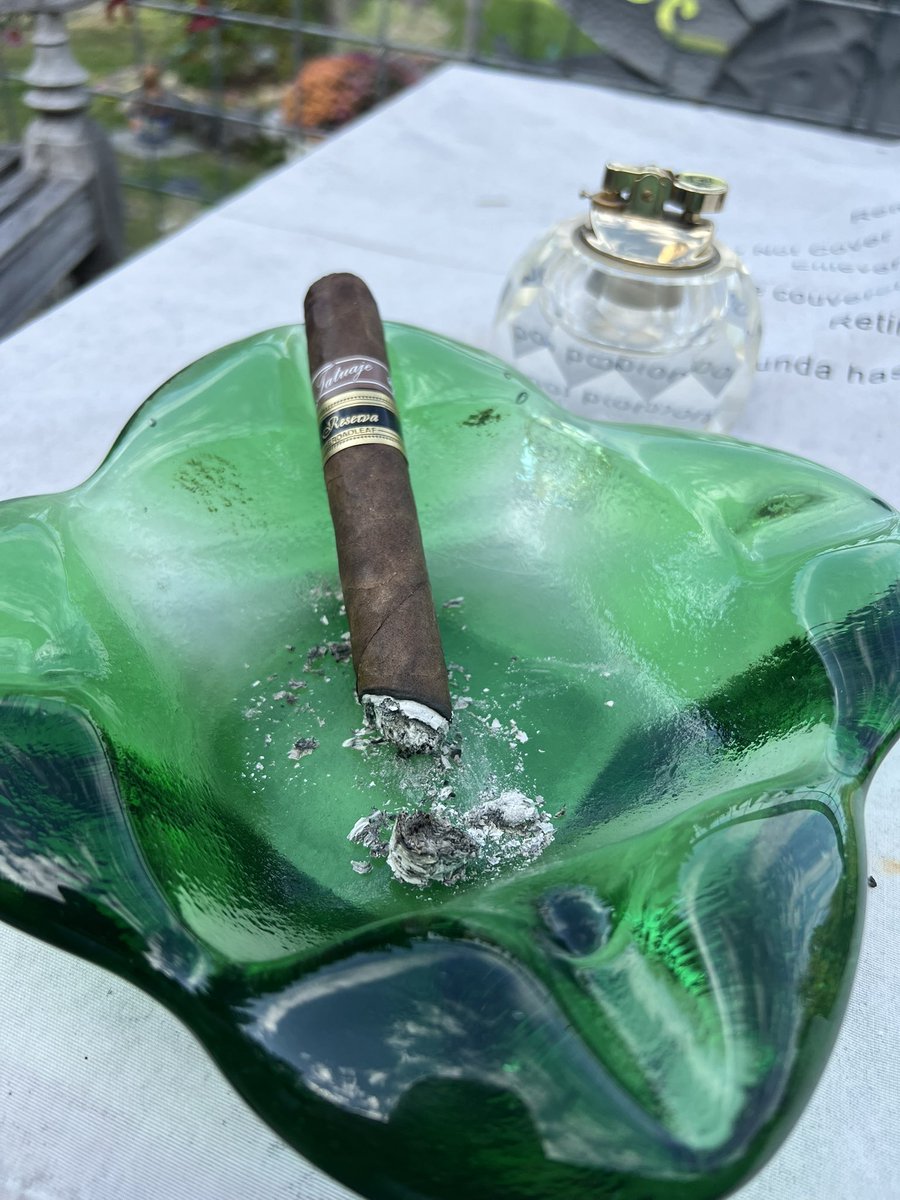 Ed-e Higgins is smoking Tatuaje Reserva Collection. Rated with thumbs up! dojoverse.com/news-feed/p/70…