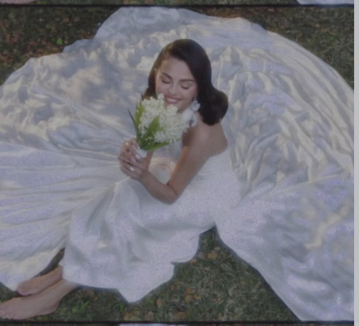 iam_spiny's tweet photo. troppo felice per il suo matrimonio 😭😭 ti amo da quando ero una bimba di 7 anni e oggi a 23 piango di gioia🤍🤍 
Congratulazioni Selena , sei spettacolare #SelenaGomezWedding @selenagomez https://t.co/fPHYHTKthP