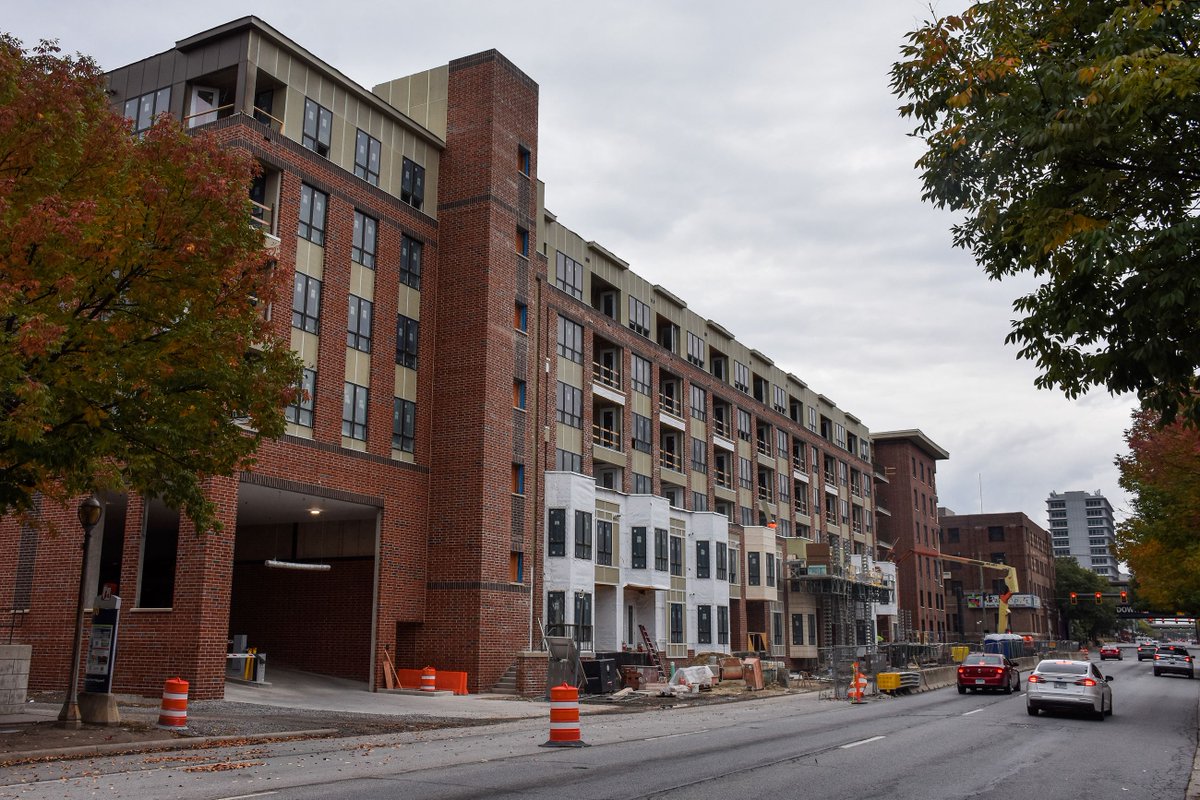 NortheastIN's tweet image. Lofts Garage Now Open to Public: bit.ly/LoftsOpen

The Lofts at Headwaters Park garage is now open to the public.

The mixed-use spaces are expected to open third quarter of 2026 and will bring about 350 new residents to #DTFW.