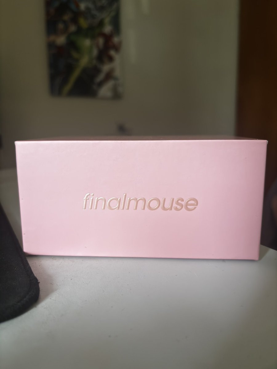 rronmori's tweet image. ULX SAKURA (Classic)

Got a good unit, absolutely insane mouse, looks and performance wise.

#finalmouse @finalmouse