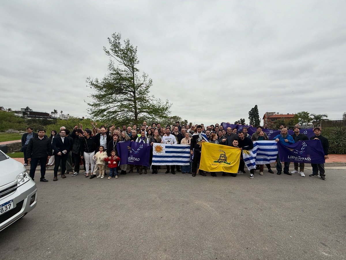 Gracias a la militancia! Excelente jornada de festejos por la aprobación definitiva de <a href="/LLA_UY/">La Libertad Avanza Uy</a>. En noviembre cerramos el año con la venida de <a href="/AXELKAISER/">AXEL KAISER</a>

Tremendo asado!