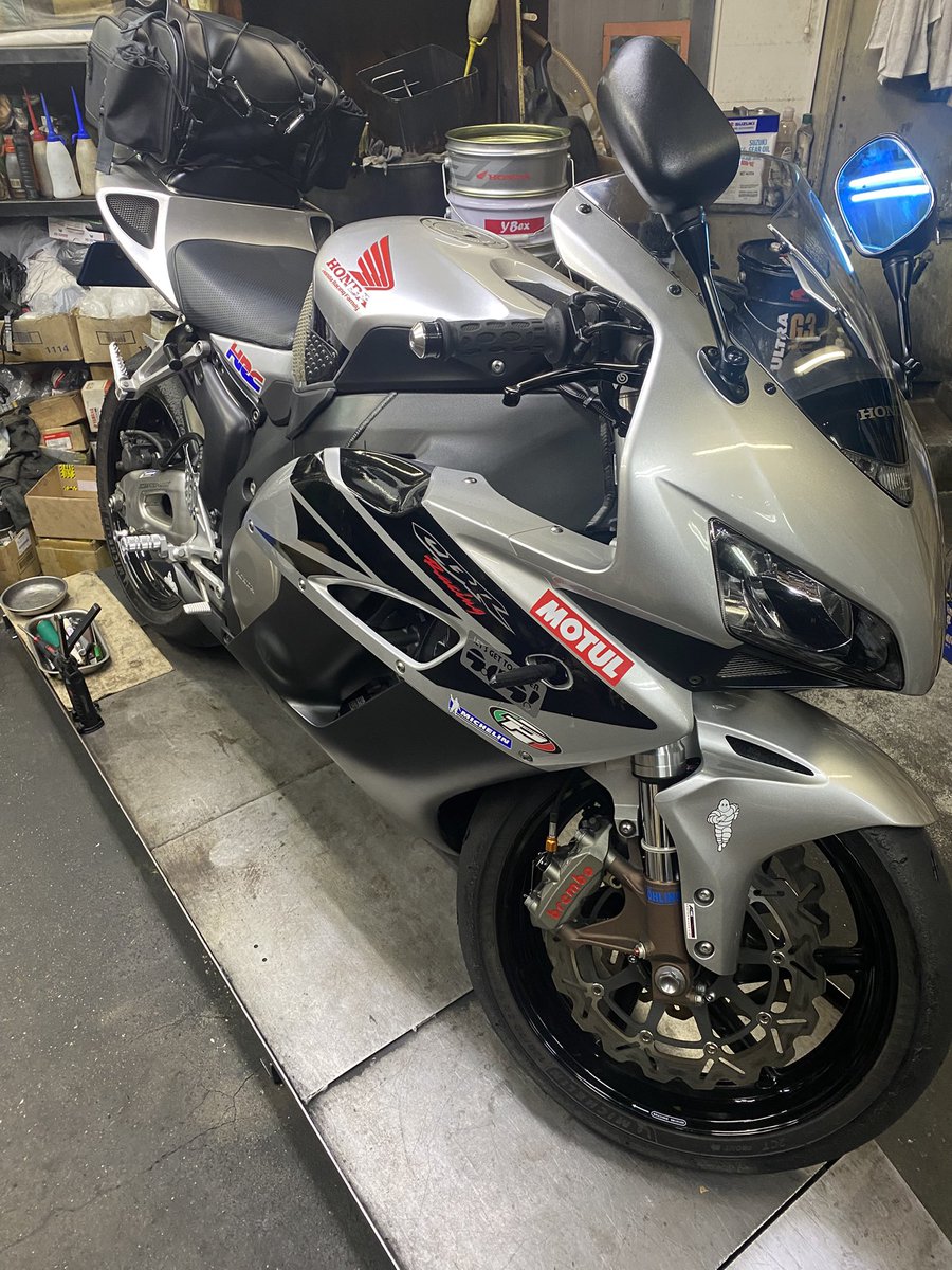 ffsarami's tweet image. さて、四国のうどんツーリングに備えて、以前から欲しかったプロテックの燃料計を取り付けよう😽

#sc57
#protec
#dgh06