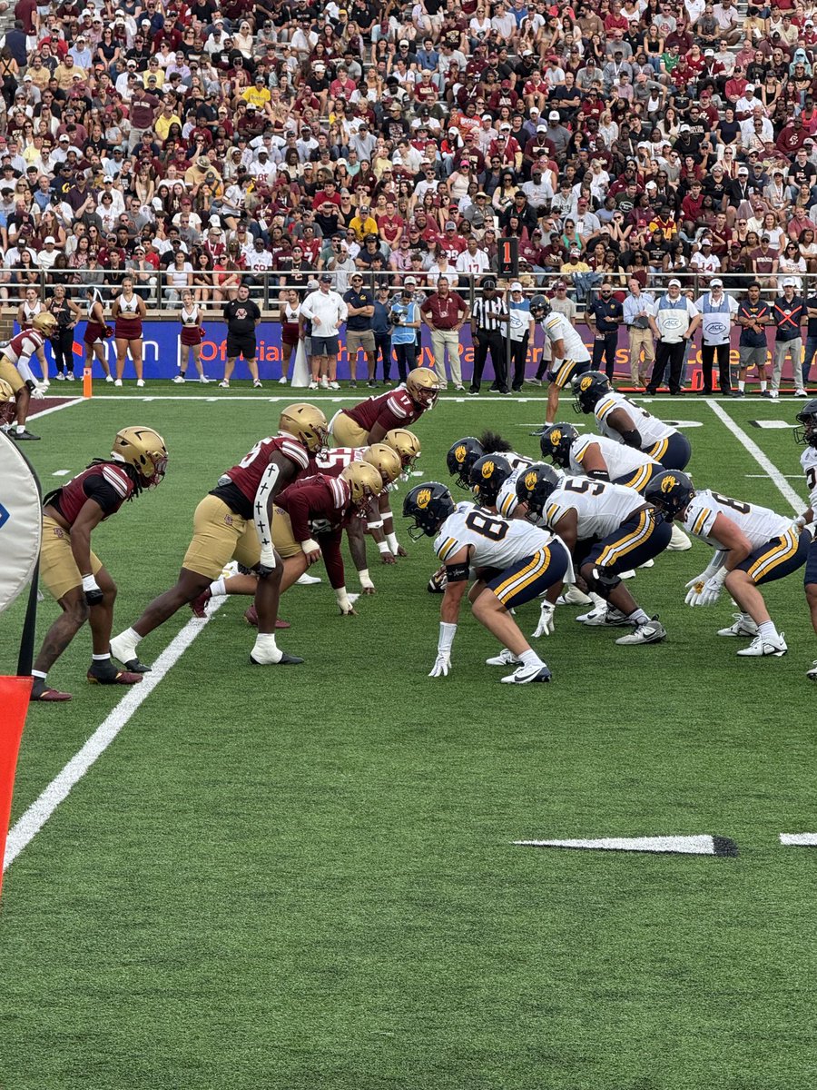 GuckianRI's tweet image. BC falls to Cal 28-24 — that pass interference call was brutal late in 4th, ball wasn’t even catchable. Officiating was horrible! BCEagles #CalBears #CollegeFootball #NCAAF #BCvsCal #BadCall