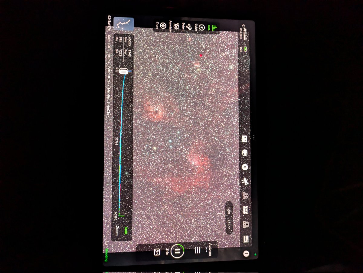 まがだま星雲撮影中です。
見上げると秋の天の川がとても綺麗です。