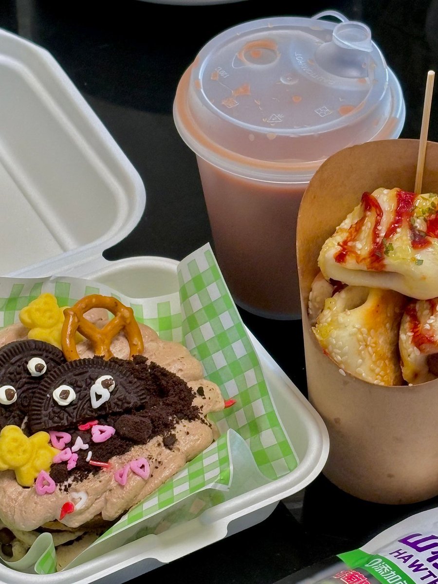 Theodora_nee's tweet image. A sweet and savory treat to kick off the day! Enjoying these cute, delicious snacks with a refreshing drink. 🍩🥤 #MorningSnack #SweetStart