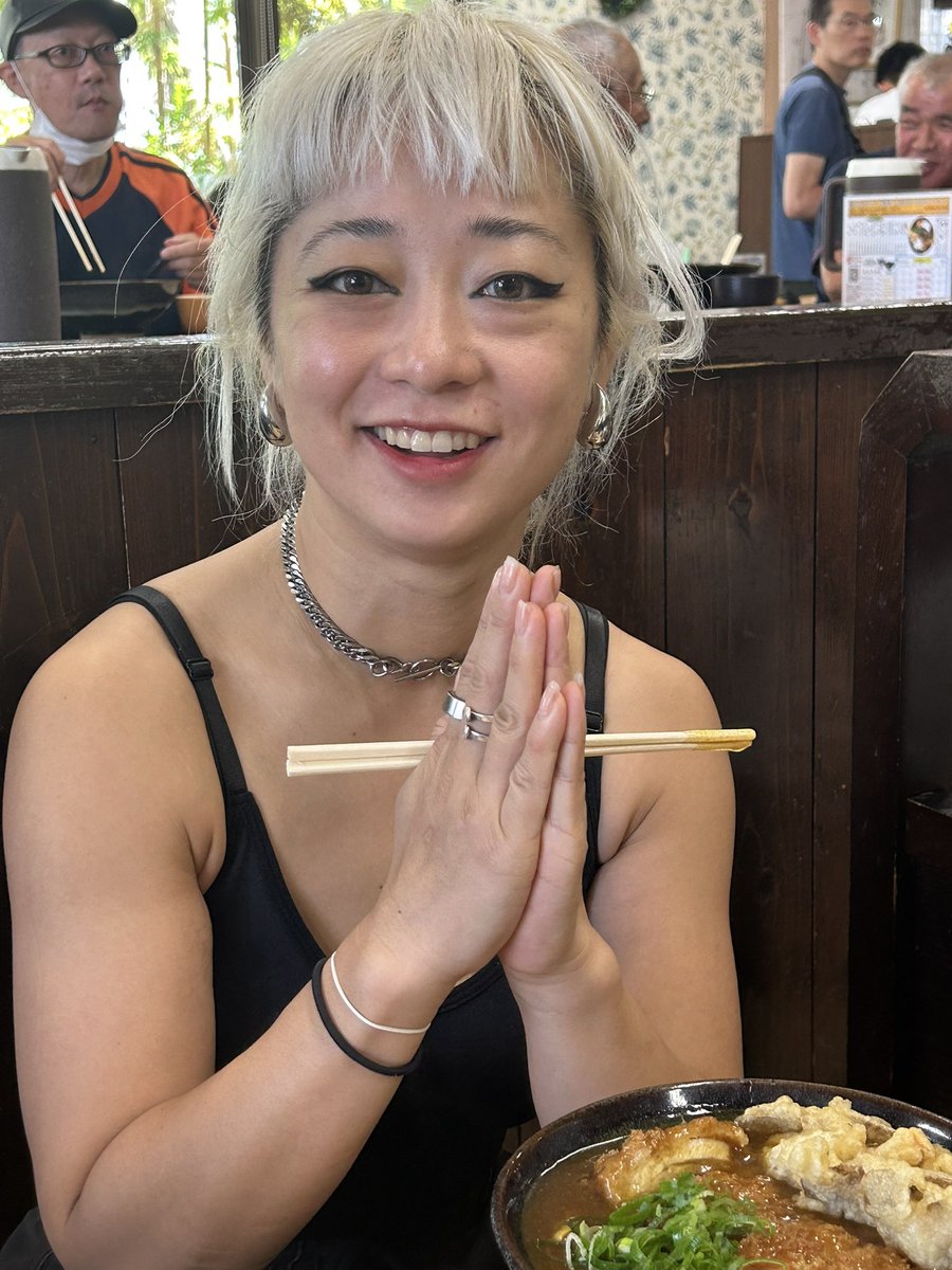 doravideo's tweet photo. EVICSHEN JAPAN TOUR無事終了‼️何処の会場も最高に盛り上がり楽しかった‼️各会場及びオーガナイザーの方々共演頂いたアーティストの方々そして来て頂いたお客様本当にありがとう‼️今日はビッキー東京でfrillフェス私は長野のりんごフェスとお別れ‼️でもビッキー11月再来日決定‼️
#EVICSHEN
#一楽儀光 https://t.co/nZ1FzlBh52