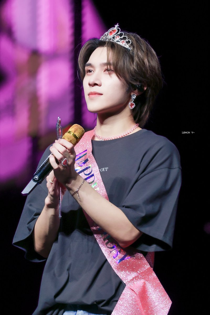 - 250927

🎂👑
#HENDERY #黄冠亨 
#WayV  #威神V