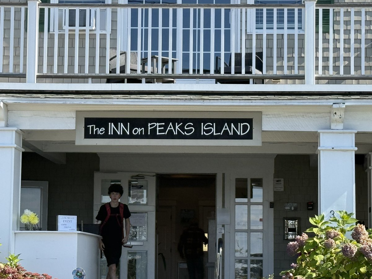 Emma &amp; Kevin getting married on 09/27/25 at The Inn On Peaks Island.