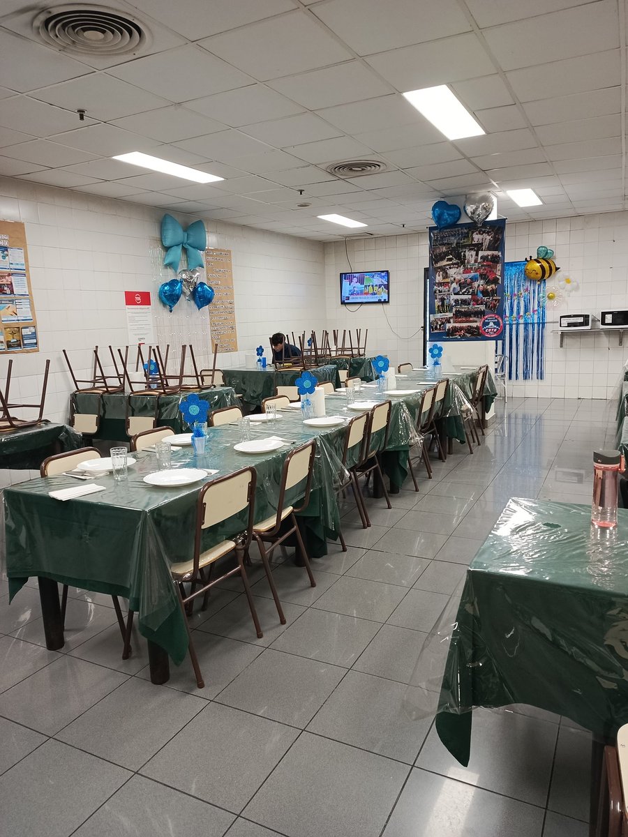 Gracias <a href="/CarlosPerezSEC/">Carlos Pérez</a> y Luis Sainz  por compartir un almuerzo y una hermosa charla junto a los compañeros en un día tan especial como lo fue ayer DIA DEL EMPLEADO DE COMERCIO <a href="/BuffonePablo/">Pablo Buffone</a> <a href="/BuffonePablo/">Pablo Buffone</a> <a href="/gabyfranch77/">El PELA 85 🌶️</a> <a href="/DanielOveja/">Daniel Ovejero</a> orgullosos de ser parte de todo esto .