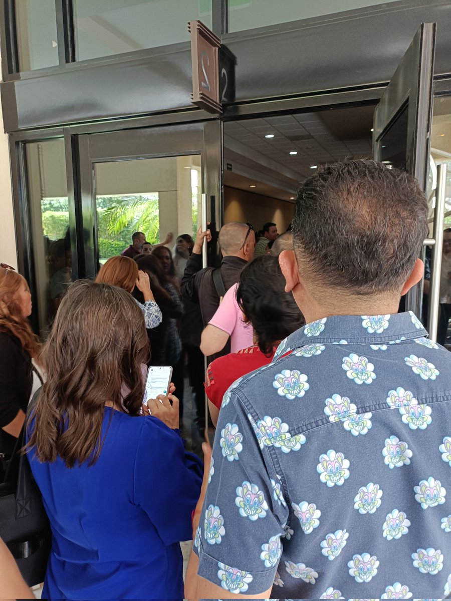 Les falló gacho a los organizadores del informe del Diputado <a href="/aramirezcuellar/">Alfonso Ramírez Cuéllar</a> invitan a cubrir el evento a prensa y ponen guardias que tratan peor a la gente que aquellos mal recordados miembros del viejo Estado Mayor Presidencial y hasta impiden acceso a prensa .....  Será para